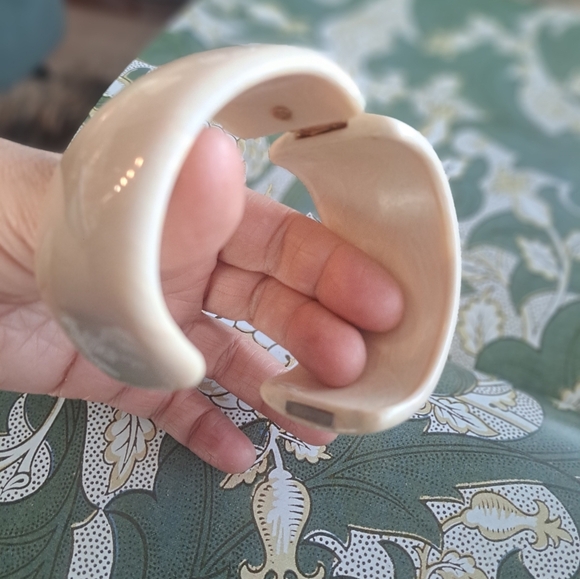 Joan rivers bracelet lucite bracelet - Picture 3 of 7